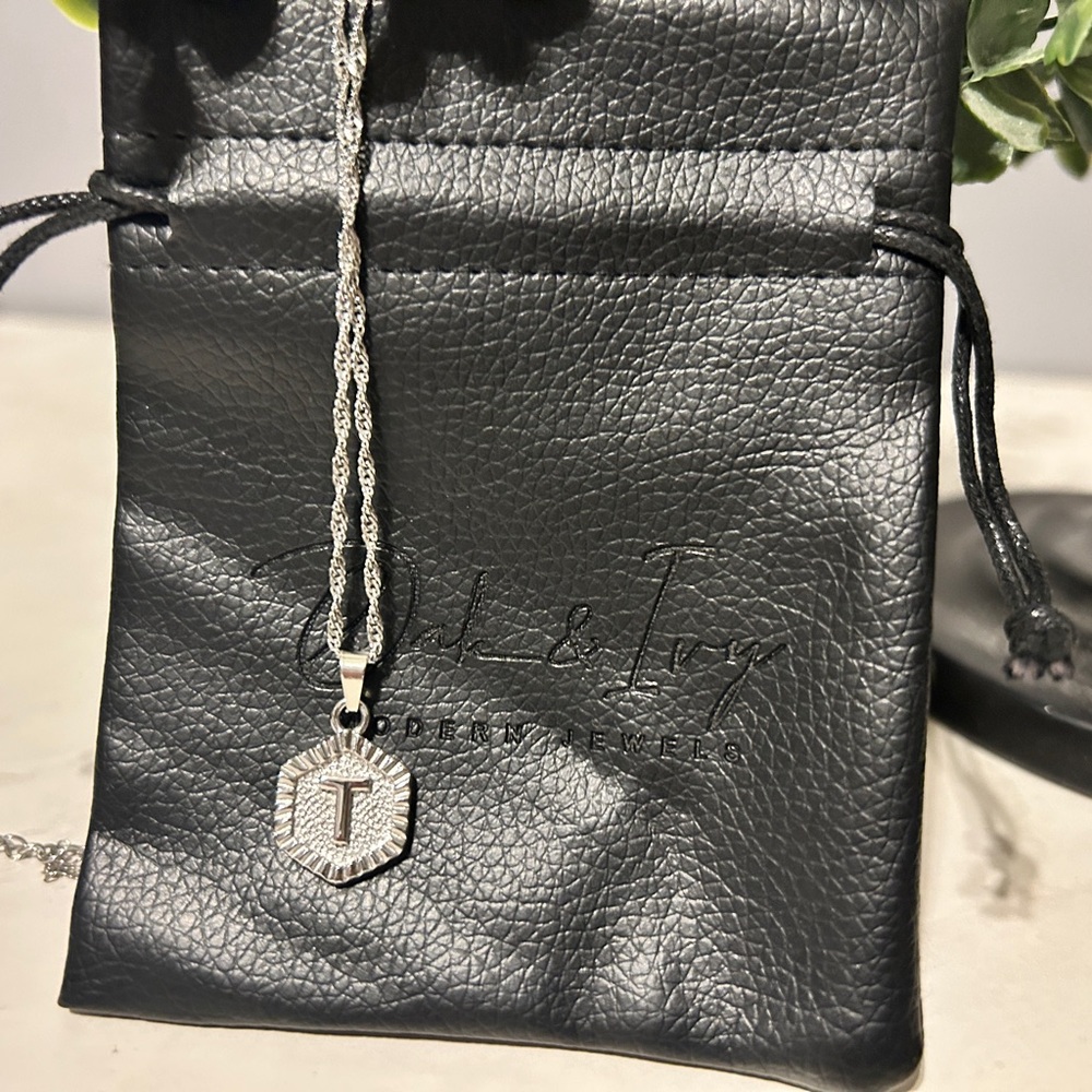 NWT 16” Oak & Ivy Silver T  Pendant Necklace